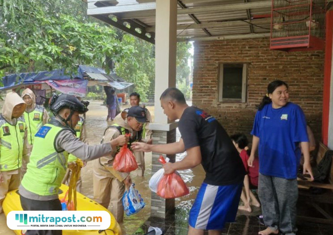 penyaluran bantuan logistik/Polres Kudus Desa Ngembalrejo