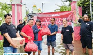 Foto : Penyaluran bantuan di sejumlah Desa Kabupaten Pati oleh Tim Endro Center. (Sumber. Mitrapost.com/ Ilham)