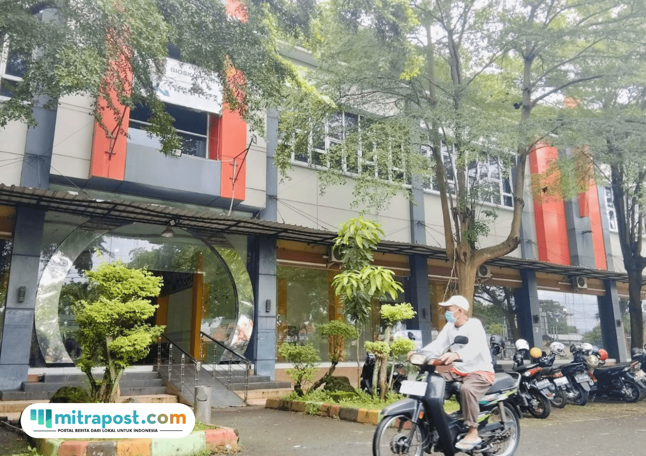 Foto : Plaza Pragola di Kecamatan Margorejo Kabupaten Pati terlihat sepi pengunjung. (Sumber. Mitrapost.com/ Ilham)