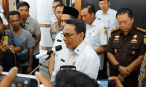 Foto : Plt Bupati Pati, Risma Ardhi Chandra didampingi oleh Wakil Gubernur Jawa Tengah, Taj Yasin Maimoen di Pendopo. (Dok. Humas Pemkab Pati)