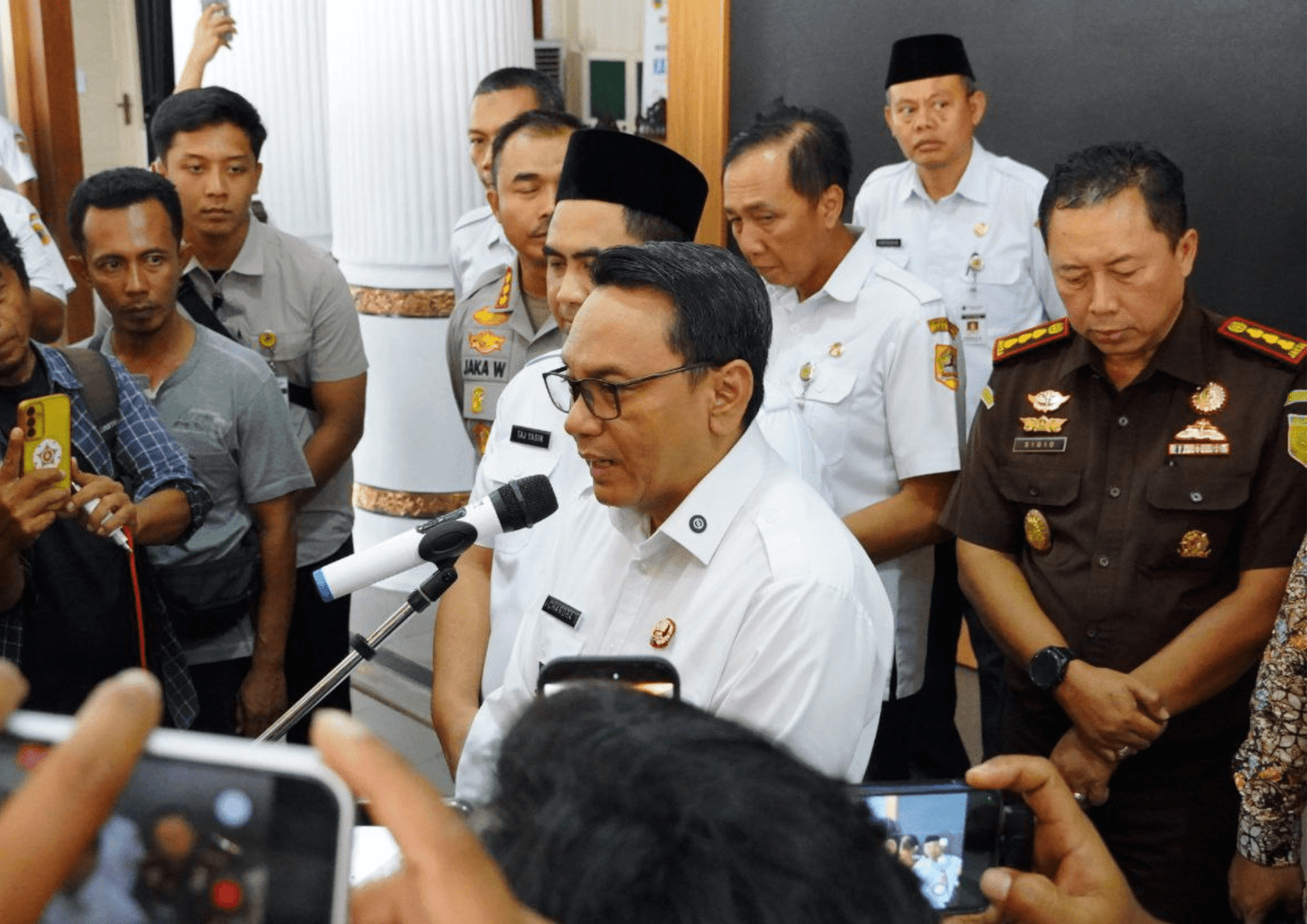 Foto : Plt Bupati Pati, Risma Ardhi Chandra didampingi oleh Wakil Gubernur Jawa Tengah, Taj Yasin Maimoen di Pendopo. (Dok. Humas Pemkab Pati)