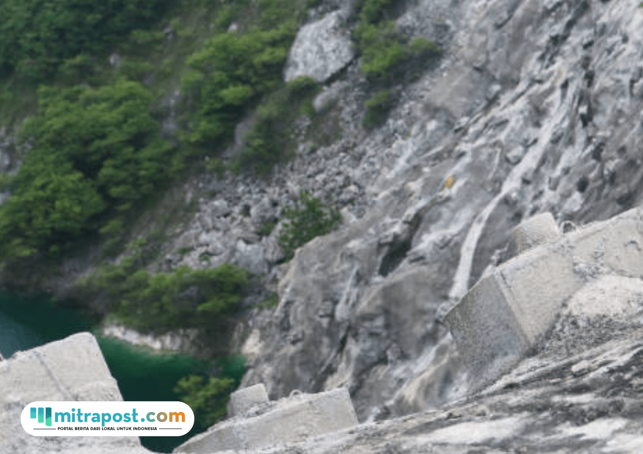 Tembok Penyangga Tebing di Proyek Mini Soccer di Sumedang Ambruk, Polisi Selidiki