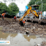 Foto : Pembersihan sampah di aliran sungai simo. (Dok. DPUTR Kabupaten Pati) Banjir