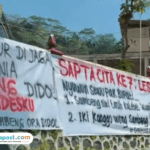 Spanduk Penolakan Tambang Tanah Uruk oleh Warga Desa Sambeng Borobudur Warga Desa Sambeng Borobudur Lakukan Penolakan Terkait Tambang Tanah Uruk Proyek Tol Jogja-Bawen