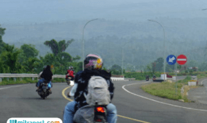 Ilustrasi mudik dengan sepeda motor Dinilai Berbahaya, Komisi V DPR RI Ajukan Pengkajian Larangan Mudik dengan Motor ke Kemenhub