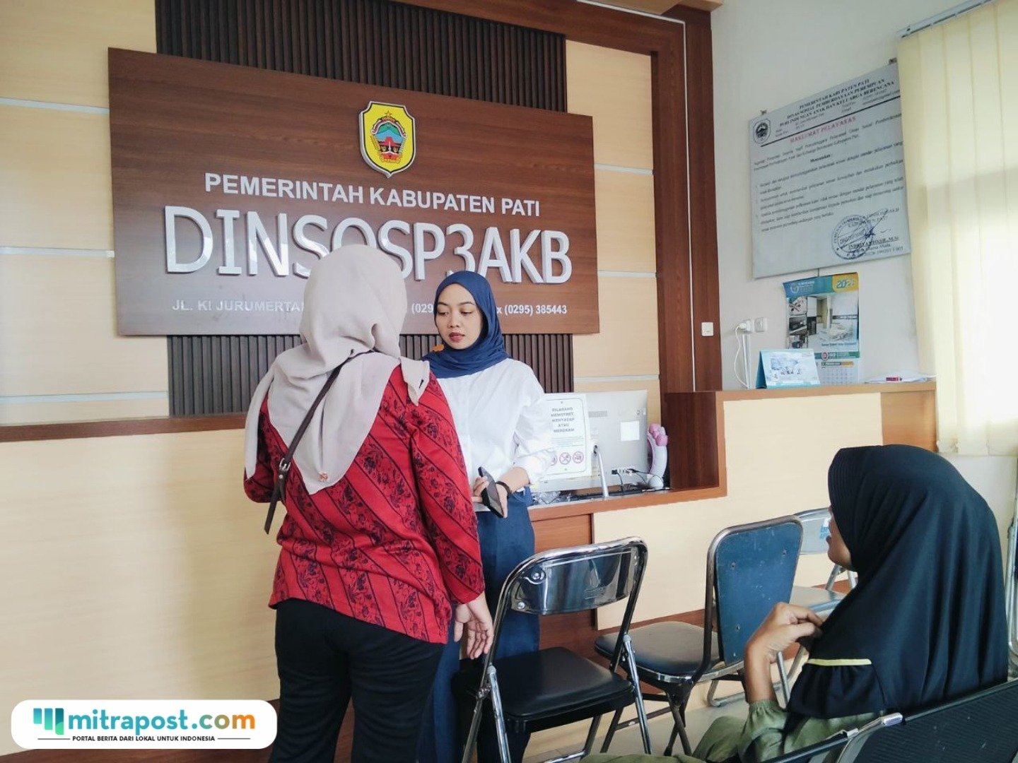 Foto : Warga melakukan Reaktivasi PBI JK di Dinsosp3akb Kabupaten Pati. (Sumber. Mitrapost.com/ Ilham)