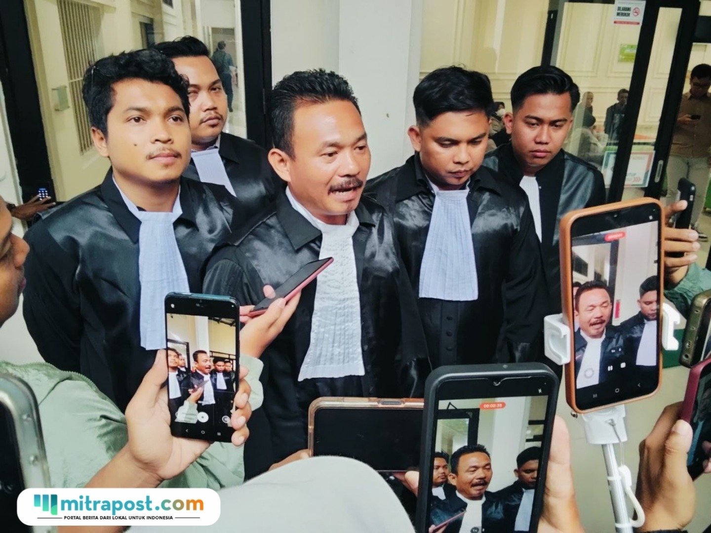 Foto : Penasehat Hukum Supriyono alias Botok dan Teguh Istiyanto, Esera Gulo. (Sumber. Mitrapost.com/ Ilham)