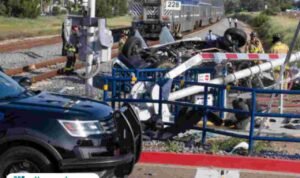 Ilustrasi mobil terobos palang pintu/istock