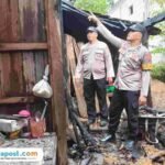 Petugas saat meninjau lokasi kebakaran rumah/polres Grobogan