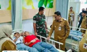 Foto : Siswa SMK Negeri 4 Pati dirawat di KSH Pati usai diduga keracunan menu MBG. (Sumber. Mitrapost.com/ Ilham)