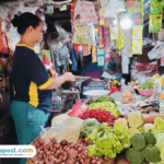 Foto : Pedagang di Pasar Puri Baru Pati mendasarkan kebutuhan bahan pokok. (Sumber. Mitrapost.com/ Ilham) Ramadan