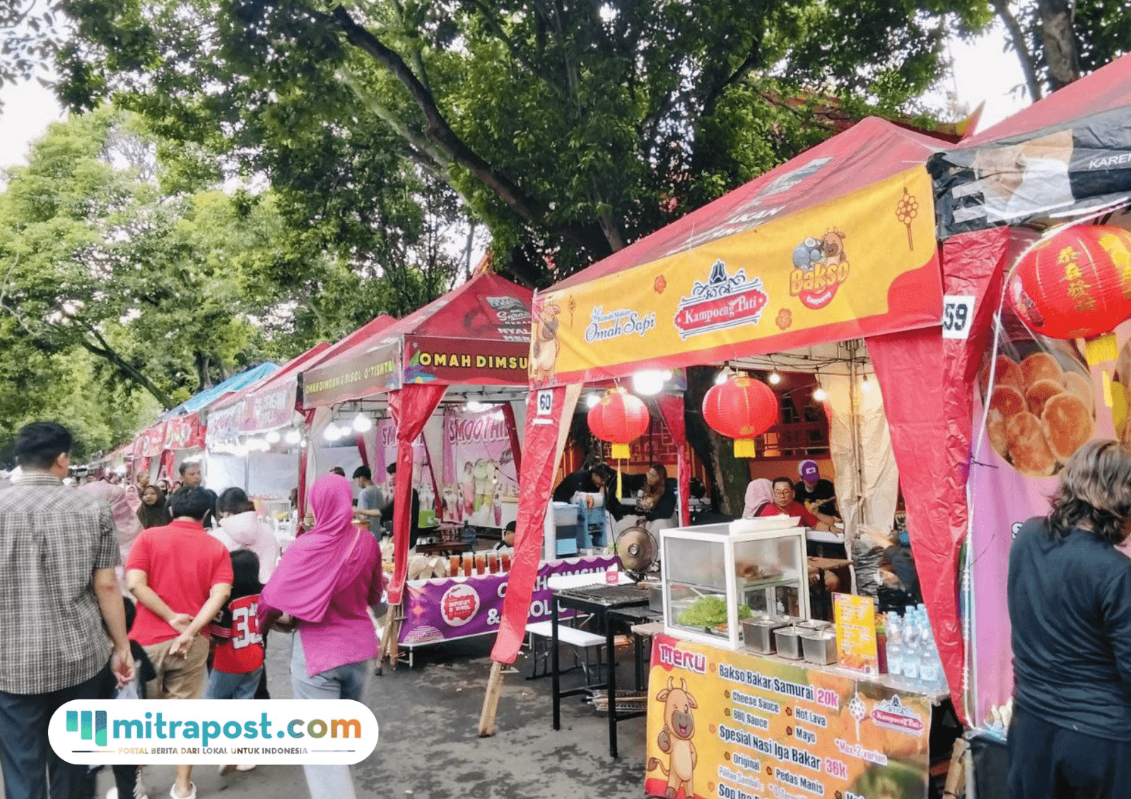 Foto : UMKM di sekitaran Klenteng Hok Tik Bio Pati baru didasarkan usai pembukaan oleh Plt Bupati Pati, Risma Ardhi Chandra. (Sumber. Mitrapost.com/ Ilham)