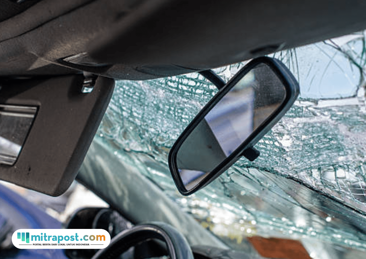 Kendarai Mobil Dinas Pemkab Mamuju, Remaja Tabrak Warung dan 2 Orang