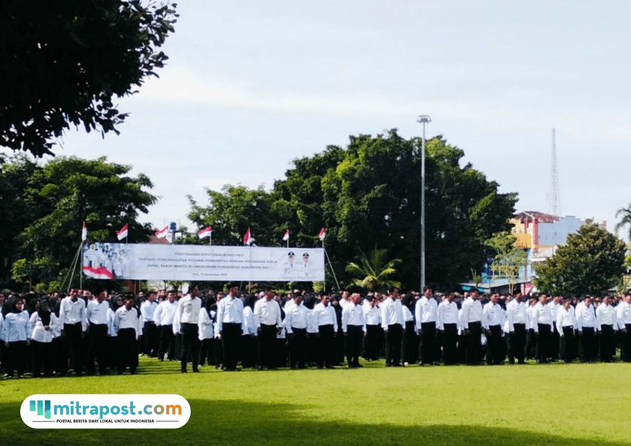 Foto : PPPK Paruh Waktu di Kabupaten Pati terima SK di bulan Desember 2025 lalu. (Sumber. Mitrapost.com/ Ilham) THR PPPK Paruh Waktu