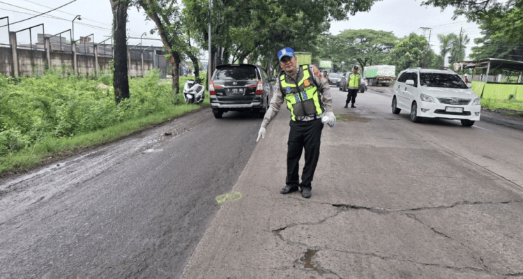 pati-juwana Foto : Polisi Polresta Pati melakukan olah tempat kejadian perkara (TKP) di Jalan Pati-Juwana Desa Purworejo Kecamatan Pati. (Dok. Satlantas Polresta Pati) Tertabrak