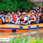 Pemkot Tangsel Tabur Karbon Aktif guna Angkat Residu Bahan Kimia di Sungai Cisadane