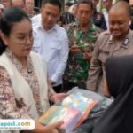 Wali Kota Semarang, Agustina Wilujeng meninjau rumah warga terdampak angin puting beliung/Instagram