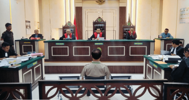 sidang-botok Foto : Persidangan kasus Pemblokiran jalan di Pati. (Sumber. Mitrapost.com/ Ilham)