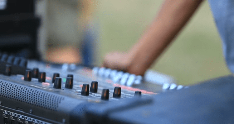 Heboh Sahur on the Road di Jombang Gunakan Sound Horeg dan Tarian Waria