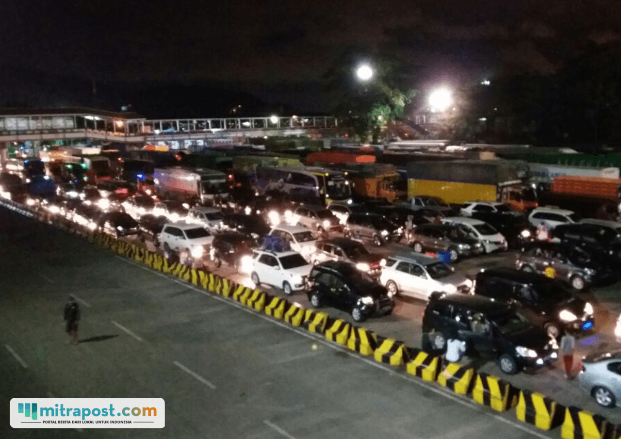Puncak Arus Mudik Pelabuhan Merak Terjadi Hari Ini, Antrean Kendaraan Meluber ke Jalur Arteri