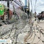 Foto : Kawat Berduri dipasang di depan PN Kelas IA Pati oleh Kepolisian Pati, Rabu (04/03/2026). (Sumber. Mitrapost.com/ Ilham)