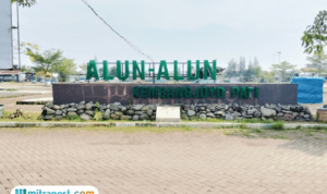 Alun-alun Kembangjoyo Pati saat siang hari Foto : Alun-alun Kembangjoyo Pati saat siang hari. (Sumber. Mitrapost.com/ Ilham)