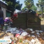 Foto : Tumpukan sampah di TPS belakang Stadion Joyokusumo Pati, belum lama ini. (Sumber. Mitrapost.com/ Ilham) Volume Sampah