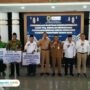 Foto : Penyerahan simbolis bantuan kesejahteraan kepada Guru TPQ hingga Pengelola Pondok Pesantren di Pendopo Kabupaten Pati. (Sumber. Mitrapost.com/ Ilham)