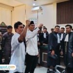 Foto : Dua terdakwa kasus pemblokiran jalan Pantura Pati-Rembang tepat Desa Widorokandang menjalani proses vonis persidangan di Ruang Cakra PN Kelas IA Pati. (Sumber. Mitrapost.com/ Ilham)