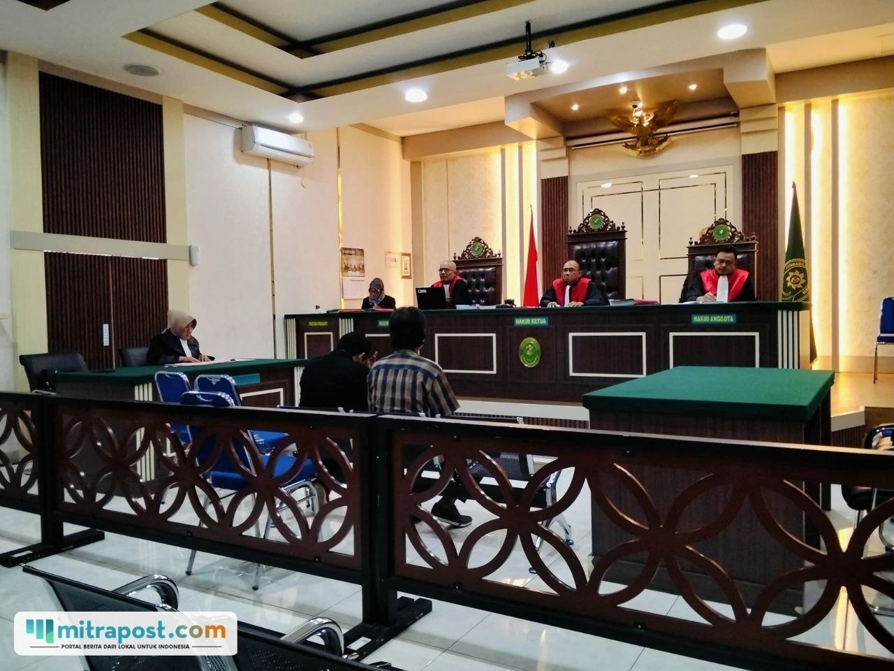 Foto : Jalannya persidangan di Pengadilan Negeri Kelas IA Pati terhadap penghalang kerja Jurnalis di Pati. (Sumber. Mitrapost.com/ Ilham)