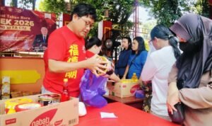 Foto : Pasar Murah di Klenteng Hok Tik Bio Pati. (Sumber. Mitrapost.com/ Ilham)