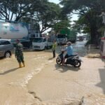Foto : Jalan Pantura Pati-Rembang tepat Desa Ketitang Wetan menuju Raci saat kebanjiran. (Dok. Polsek Batangan Pati)