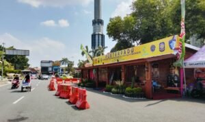 Foto : Pos Pengamanan Terpadu di Alun-alun Simpang Lima Pati, Jumat (14/03/2026). (Sumber. Mitrapost.com/ Ilham)