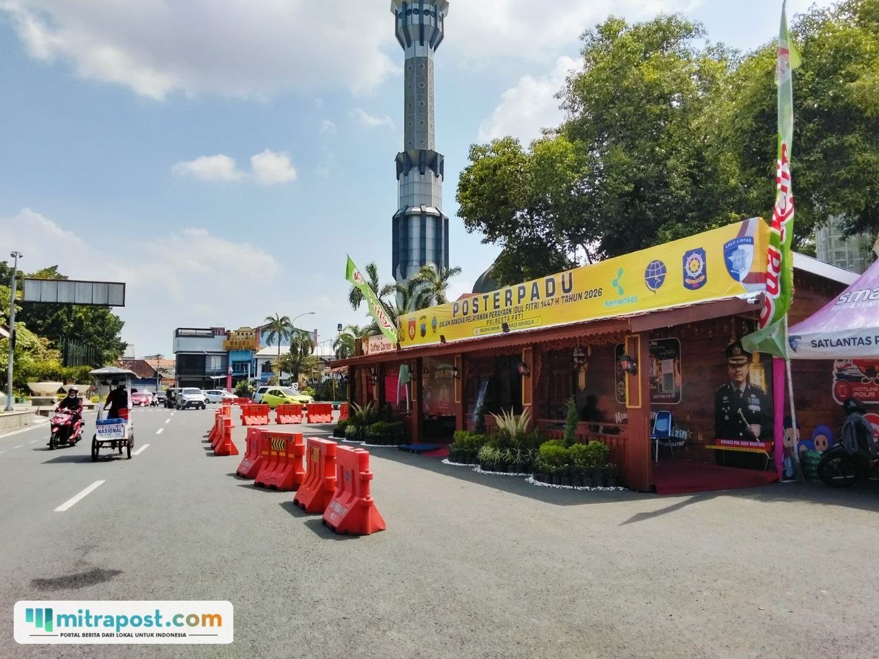Foto : Pos Pengamanan Terpadu di Alun-alun Simpang Lima Pati, Jumat (14/03/2026). (Sumber. Mitrapost.com/ Ilham) Pemudik 2026