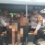 Foto : Polisi Pucakwangi melakukan pengamanan terhadap seorang pria yang diduga ODGJ di Desa Kepohkencono. (Dok. Polsek Pucakwangi)