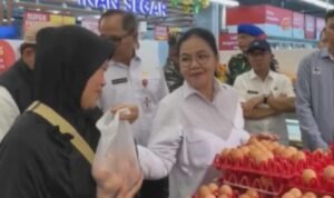 Wali Kota Semarang, Agustina Wilujeng saat meninjau pasar/Instagram Wali Kota Semarang, Agustina Wilujeng saat meninjau pasar/Instagram