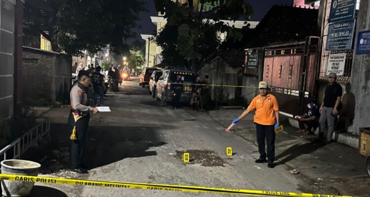 Foto : Polisi melakukan Olah Tempat Kejadian Perkara (TKP) di Desa Talun Kecamatan Kayen. (Dok. Polresta Pati)