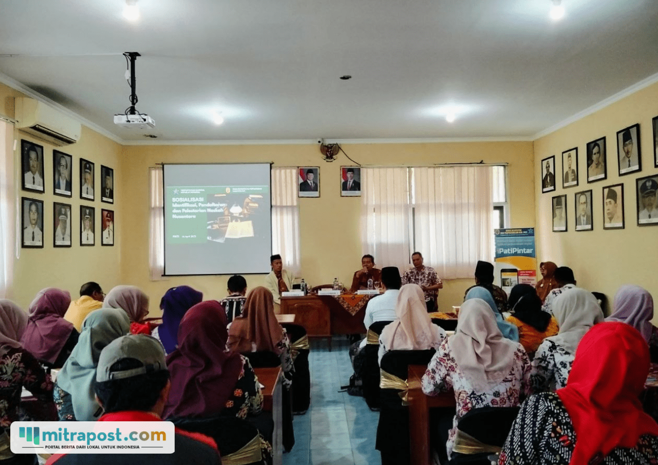 Foto : Sosialisasi Identifikasi dan Pendaftaran dan alih media untuk naskah kuno di lantai II Dinarpus Kabupaten Pati, Kamis (16/04/2026). (Sumber. Mitrapost.com/ Ilham)