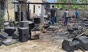 Foto : Petugas Pemadam Kebakaran di Desa Mojolawaran Kecamatan Gabus. (Dok. Damkar Satpol PP Kabupaten Pati)