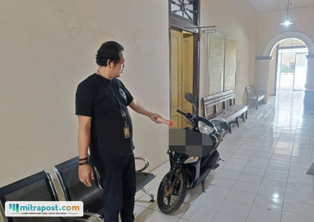 Todongkan Badik ke IRT di Blaru Pati, Seorang Pemuda Diamankan Massa