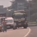 Viral Pria Diduga ODGJ Berkeliaran di Tol Jagorawi Sebabkan Macet/tangkap layar
