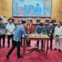 Foto : Penandatanganan MOU antara DPRD dan Kejari Pati di Ruang Rapat Paripurna. (Sumber. Mitrapost.com/ Ilham)