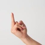 Ilustrasi siswa acungkan jari tengah/istock
