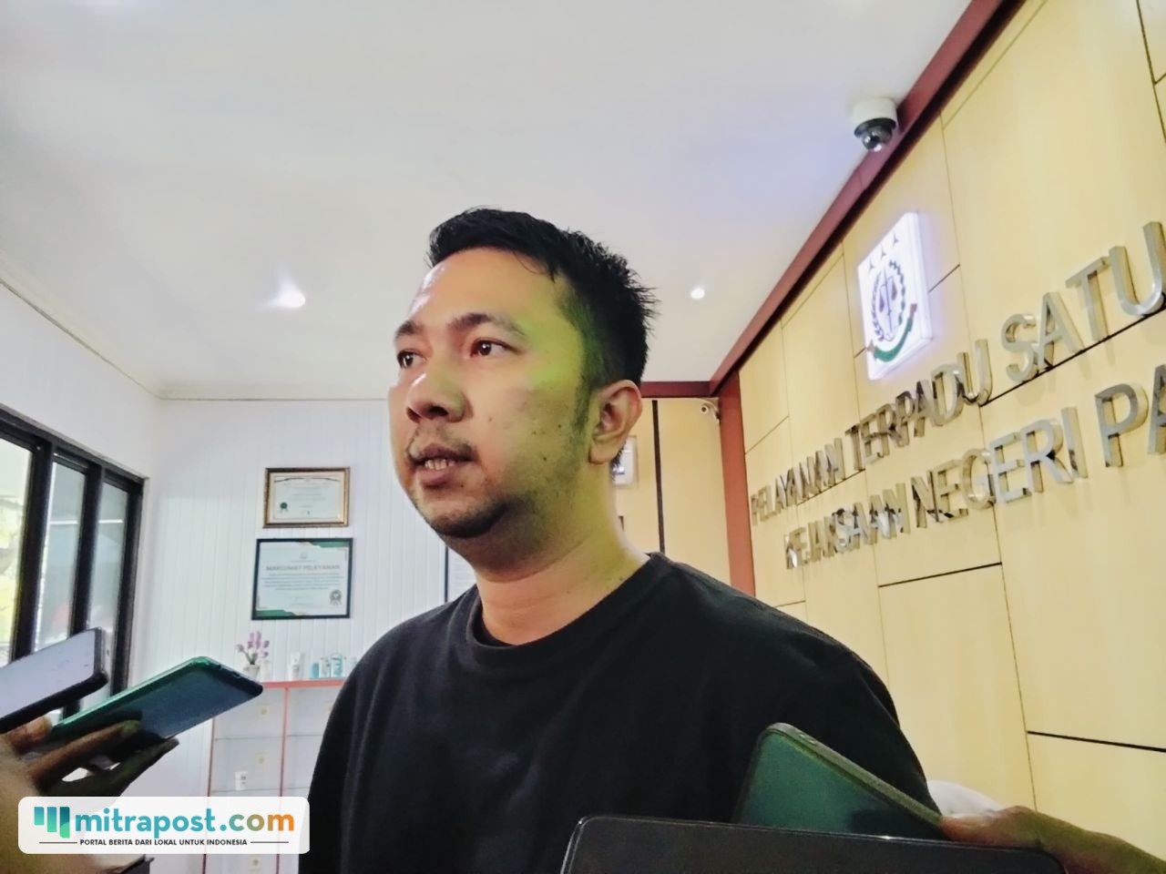 Foto : Kasi Intel Kejari Pati, Rendra Pardede. (Sumber. Mitrapost.com/ Ilham)