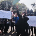 Foto : Aksi Demo Kenaikan BBM Non Subsidi Khusus Nelayan atau Kapal perikanan di atas 30 GT. (Sumber. Mitrapost.com/ Ilham)