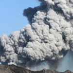 BNPB RI Laporkan 5 Pendaki Luka-luka Akibat Erupsi Gunung Dukono Maluku Utara