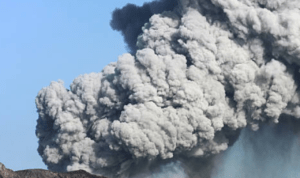 BNPB RI Laporkan 5 Pendaki Luka-luka Akibat Erupsi Gunung Dukono Maluku Utara