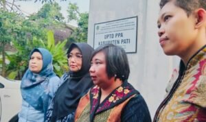 Foto : Ketua Komnas HAM RI, Anis Hidayah ditemui di UPTD PPA Dinsosp3akb Kabupaten Pati. (Sumber. Mitrapost.com/ Ilham)