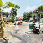 Kondisi jalan rusak di depan RSUD Kayen Foto : Kondisi jalan rusak di depan RSUD Kayen, belum lama ini. (Sumber. Mitrapost.com/ Ilham)