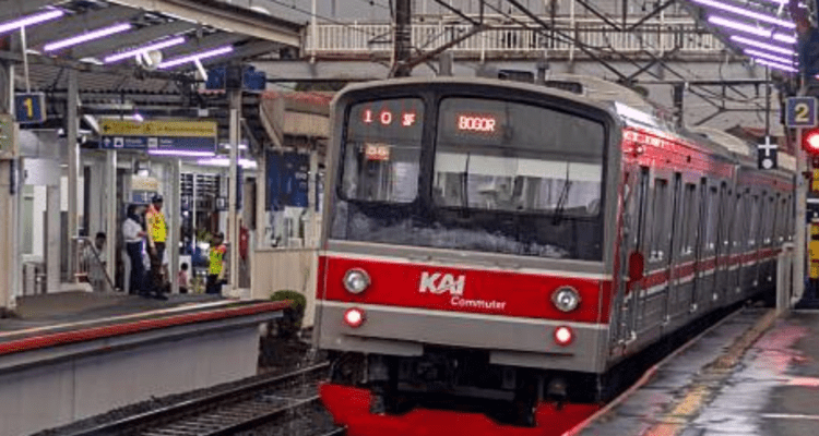 Viral Seorang Pria Diduga BAB di KRL, KCI Kecam Akan Tindak Tegas